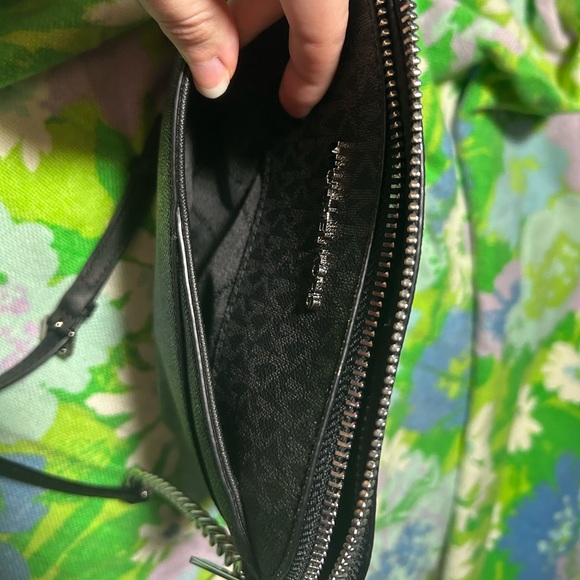 Michael Kors Jet Set Travel Medium Logo Dome Crossbody Bag - Picture 3 of 9